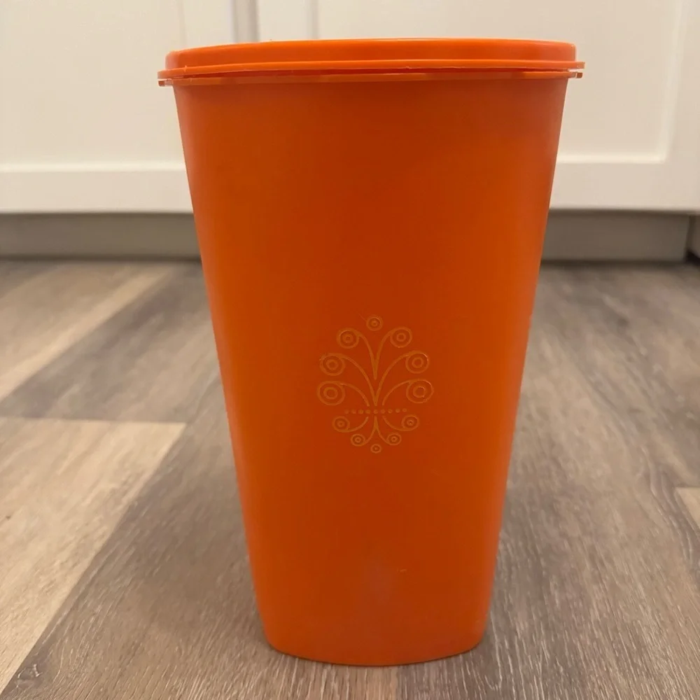 Vintage Tupperware Tall Servalier Canister Harvest Orange 1222-4 w/ Lid 808-32